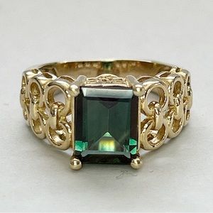 Gorgeous Green Andesine 14 Karat Yellow Gold Ring